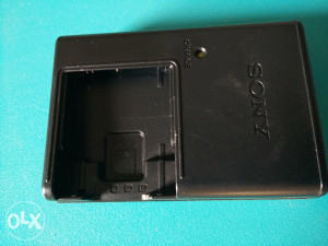 Original punjac Sony bc-csd za baterije tipa :D ,T ,R ,
