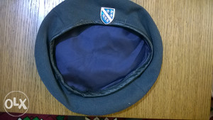Beretka sa oznakom ljiljan