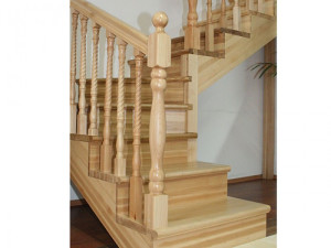 drveni stubovi za stepenice