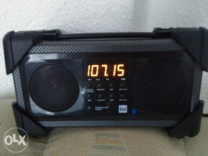 Radio,Bluetooth,Aux,sat/alarm