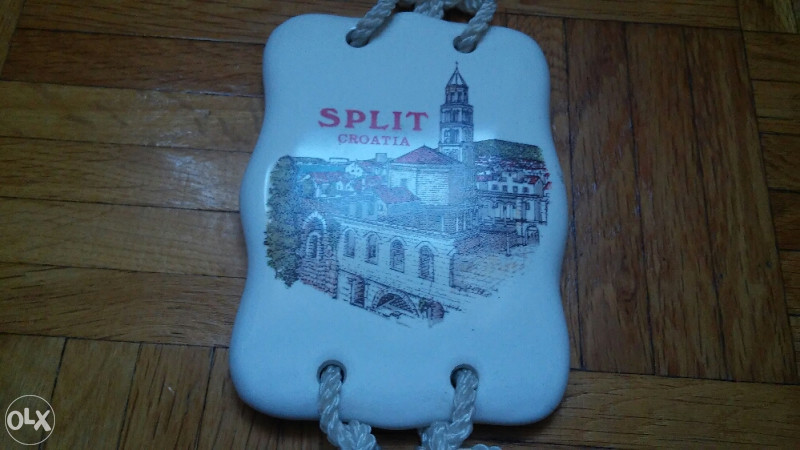 2 Suvenira od keramike Split i Istra