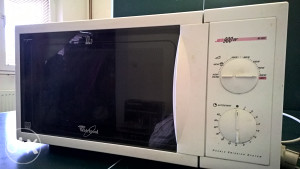 Whirpool mikrovalna peć JET900W