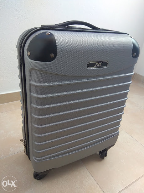 j2c hard suitcase 20