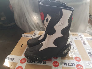 Moto djelovi