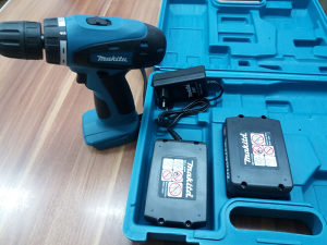 Makita aku busilica 24V 2,5A/h