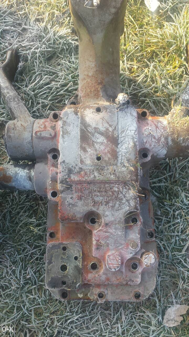 Poklopac hidraulike imt 542, imt 560 - Dijelovi - OLX.ba