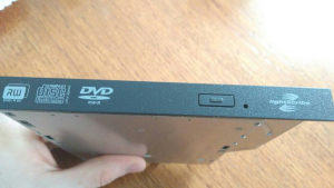 DVD - RW čitač za laptop