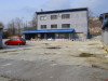Višenamjenski poslovni objekat sa velikim parkingom