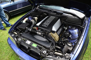 BMW Alpina b10 v8 dijelovi motora