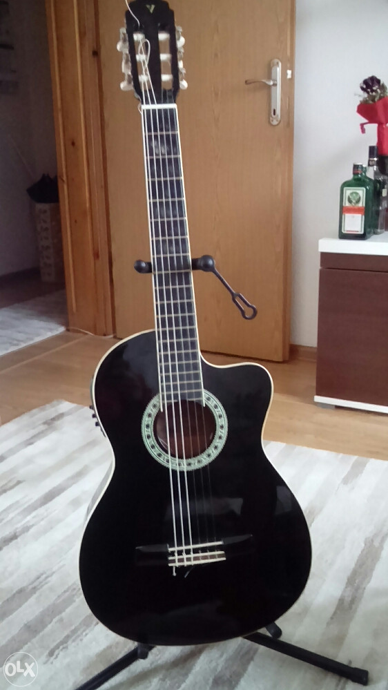 Klasicna gitara Valencia ozvucena Moze zamjena za TV