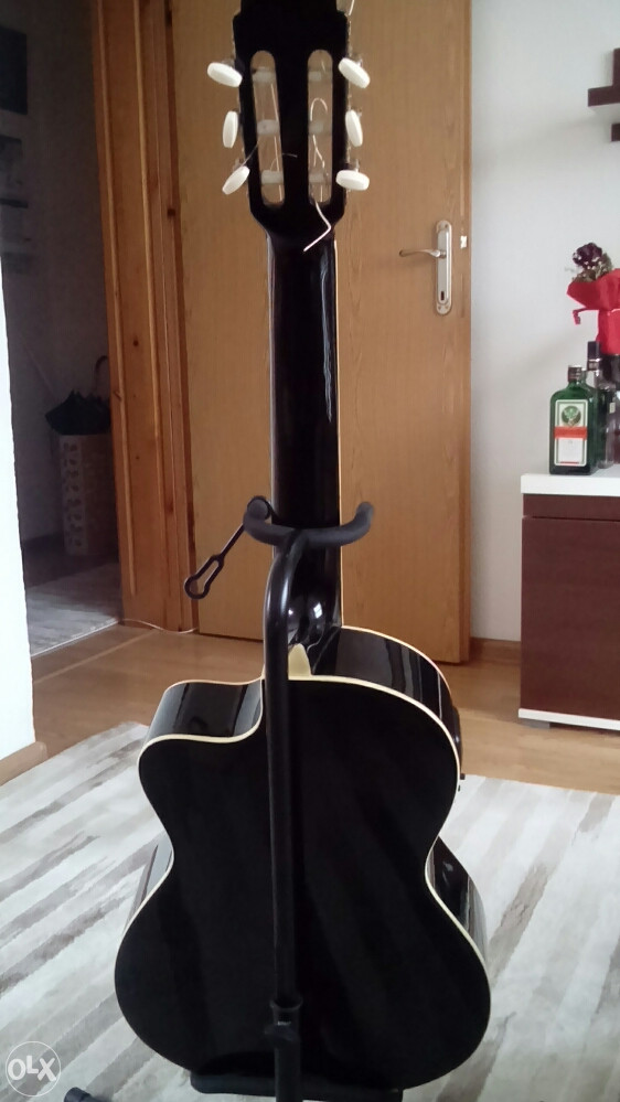 Klasicna gitara Valencia ozvucena Moze zamjena za TV