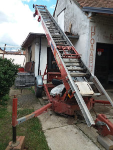 Posao - pomoćni radnik limar .