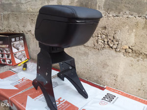 NASLONJAC ZA RUKU UNIVERZALNI ZA AUTO POMICNI NASLON