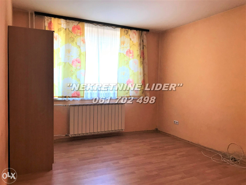 Renoviran jednosoban stan niže spratnosti 33m2