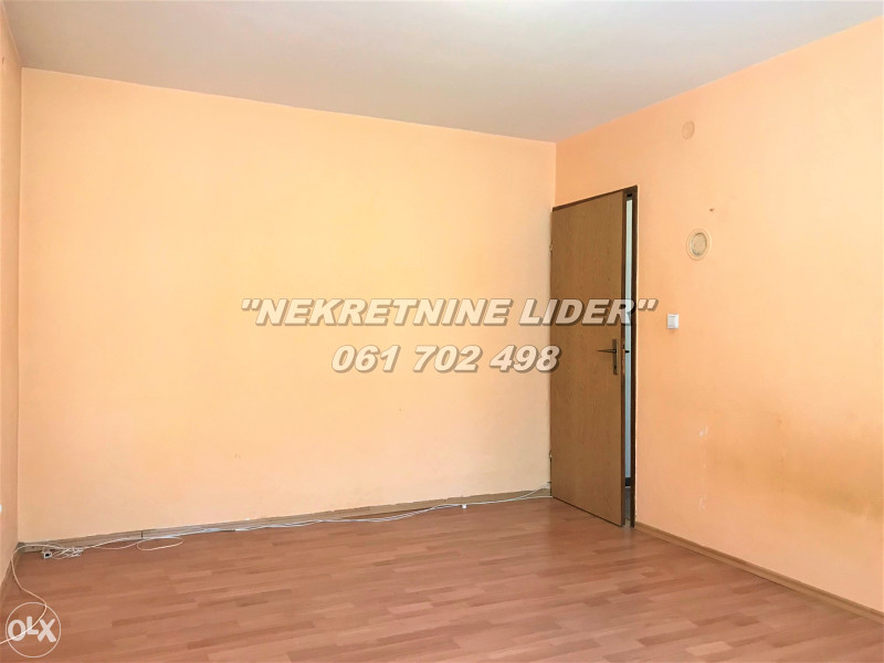 Renoviran jednosoban stan niže spratnosti 33m2