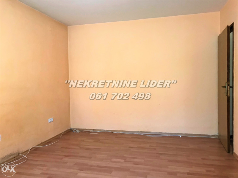 Renoviran jednosoban stan niže spratnosti 33m2