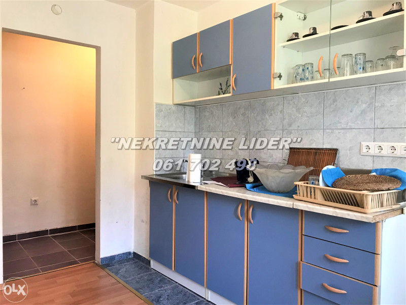 Renoviran jednosoban stan niže spratnosti 33m2