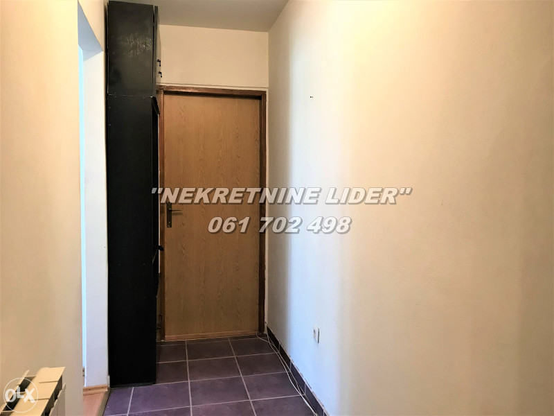 Renoviran jednosoban stan niže spratnosti 33m2