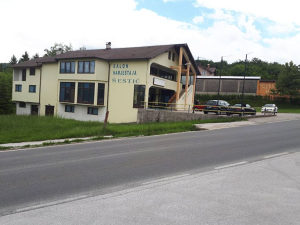 Imanje sa poslovno - stambenim objektima Kiseljak