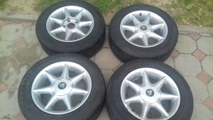Auto gume 205/60R15 sa aluminijskim felgama
