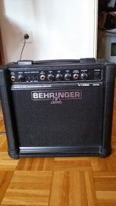 Behringer Pojačalo Za Gitaru