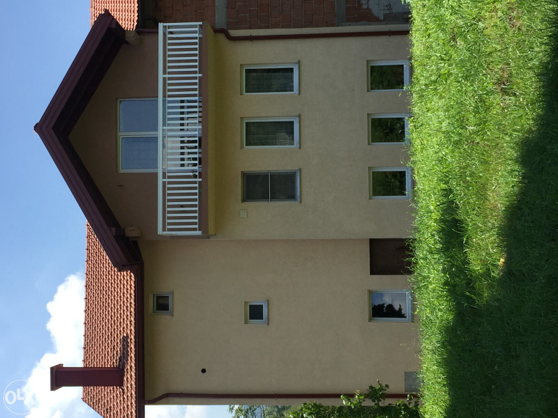 Kuca na dva sprata sa prizemljem i garazom