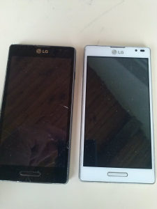 LG L9 nece da upali (dva komada)