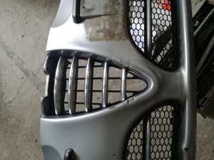 Prednji branik Alfa Romeo 147 karambolka dijelovi maska