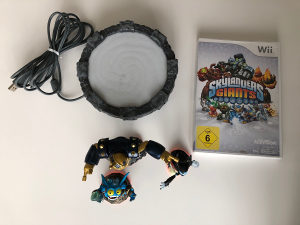 Skylanders Giants sa postoljem i 3 figure za Wii