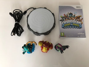 Skylanders swap Force sa postoljem i 3 figure za Wii