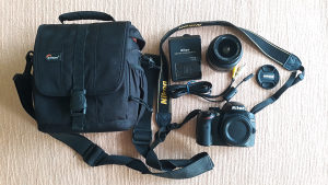 Nikon d3200 fotografski aparat i torba