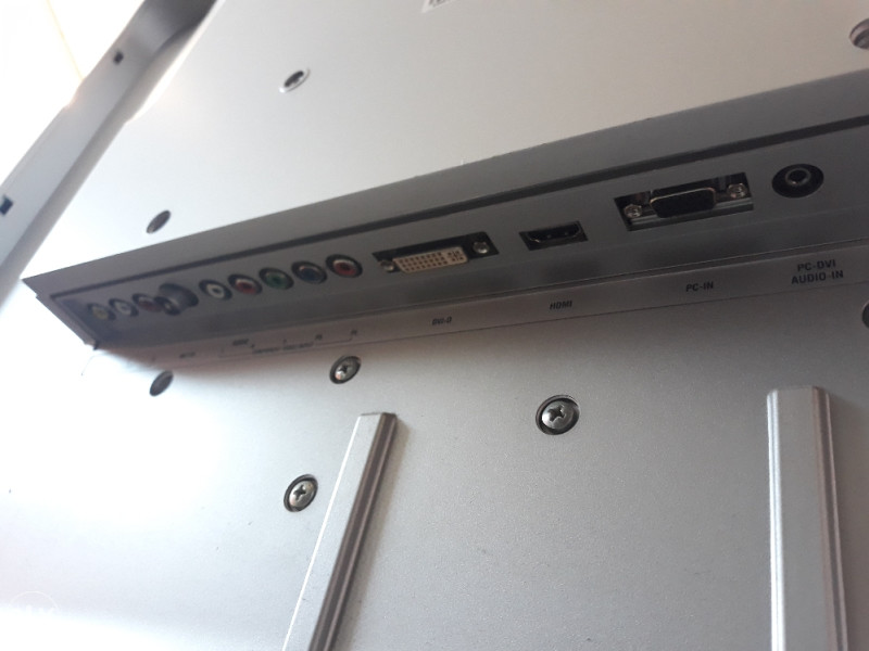 TV 32" LCD GRUNDIG Lenaro 32 lxw 82-7635 connect 81cm