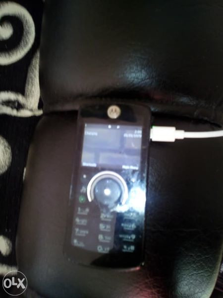 Motorola E8 Rokr linux
