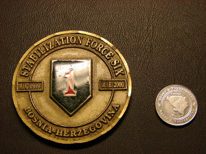 Američki coin SFOR challenge coin 3