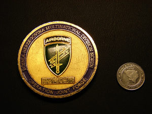 Američki coin SFOR challenge coin 4